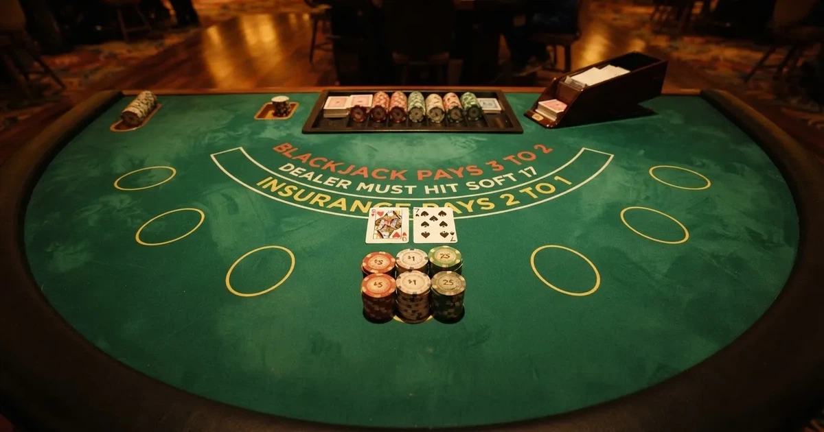 Blackjack på nätet i sverige – vad det kostar och vem licensen skyddar 2026